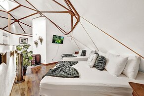 Unique Geodesic Dome House 5 mi to Dntwn Fred!