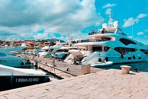 Porto Rotondo Vista Incantevole sul Mare e Yacht