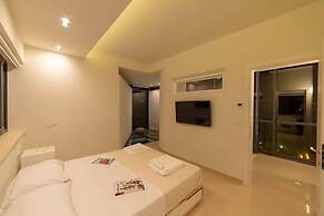 Luxury Villa Mirror - 200meters From The Beach!