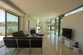 Luxury Villa Mirror - 200meters From The Beach!