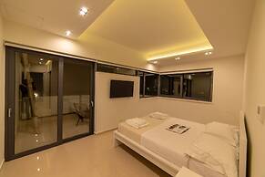 Luxury Villa Mirror - 200meters From The Beach!