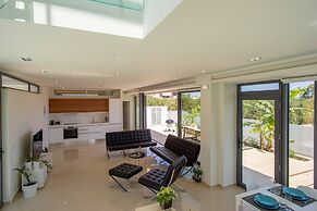 Luxury Villa Mirror - 200meters From The Beach!