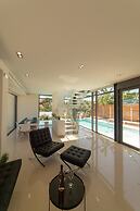 Luxury Villa Mirror - 200meters From The Beach!