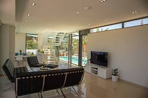 Luxury Villa Mirror - 200meters From The Beach!