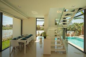 Luxury Villa Mirror - 200meters From The Beach!