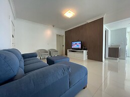 AMPLO APARTAMENTO UM POR ANDAR