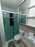 AMPLO APARTAMENTO UM POR ANDAR