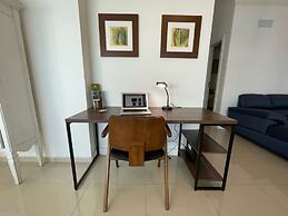 AMPLO APARTAMENTO UM POR ANDAR