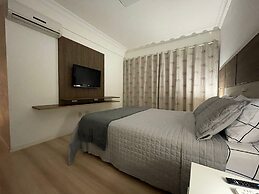 AMPLO APARTAMENTO UM POR ANDAR