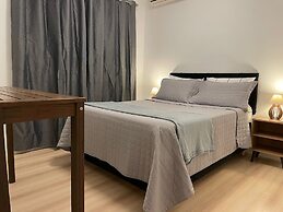 AMPLO APARTAMENTO UM POR ANDAR