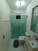 AMPLO APARTAMENTO UM POR ANDAR