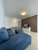 AMPLO APARTAMENTO UM POR ANDAR