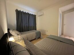 AMPLO APARTAMENTO UM POR ANDAR