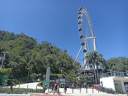 AMPLO APARTAMENTO UM POR ANDAR