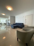 AMPLO APARTAMENTO UM POR ANDAR