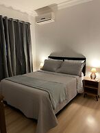 AMPLO APARTAMENTO UM POR ANDAR