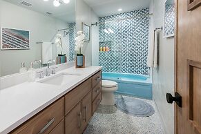 Mid-century Home 3blk to Mainst