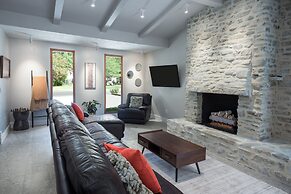 Mid-century Home 3blk to Mainst