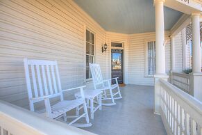 Gorgeous Home 1 Blk From Main With Hot Tub & Fire Pit!