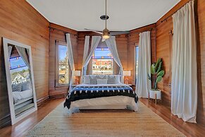 Gorgeous Home 1 Blk From Main With Hot Tub & Fire Pit!