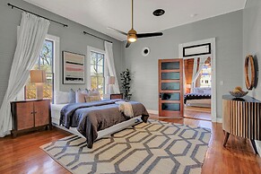 Gorgeous Home 1 Blk From Main With Hot Tub & Fire Pit!