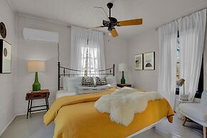 Gorgeous Home 1 Blk From Main With Hot Tub & Fire Pit!