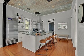 Gorgeous Home 1 Blk From Main With Hot Tub & Fire Pit!