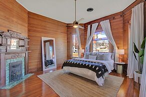 Gorgeous Home 1 Blk From Main With Hot Tub & Fire Pit!