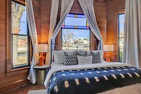 Gorgeous Home 1 Blk From Main With Hot Tub & Fire Pit!