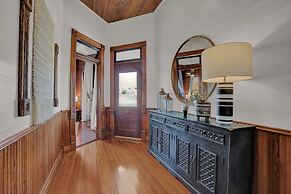 Gorgeous Home 1 Blk From Main With Hot Tub & Fire Pit!