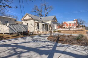 Gorgeous Home 1 Blk From Main With Hot Tub & Fire Pit!