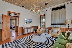 Gorgeous Home 1 Blk From Main With Hot Tub & Fire Pit!