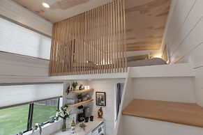 Henley-lux Tiny Home-hot Tub-fire Pit