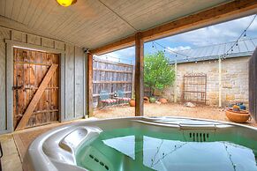 Romantic Oasis With Hot Tub Near Fred and Wineries!