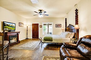 Romantic Oasis With Hot Tub Near Fred and Wineries!