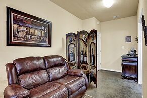 Romantic Oasis With Hot Tub Near Fred and Wineries!