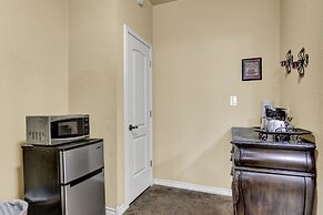 Romantic Oasis With Hot Tub Near Fred and Wineries!