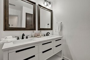 Eclectic Fun Haus With Hot Tub - 3 Min Drive to Main