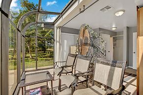 Charming Home With Hot Tub, Sauna & Grill!