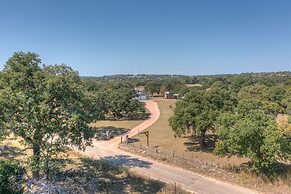 Charming Home With Hot Tub, Sauna & Grill!