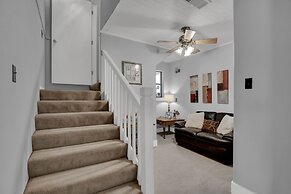 Charming Home With Hot Tub, Sauna & Grill!