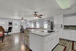 Charming Home With Hot Tub, Sauna & Grill!