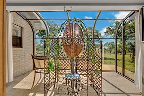 Charming Home With Hot Tub, Sauna & Grill!