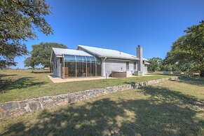Charming Home With Hot Tub, Sauna & Grill!