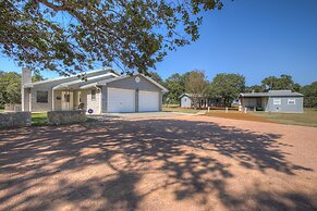 Charming Home With Hot Tub, Sauna & Grill!