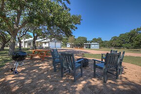 Charming Home With Hot Tub, Sauna & Grill!