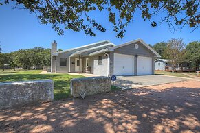 Charming Home With Hot Tub, Sauna & Grill!