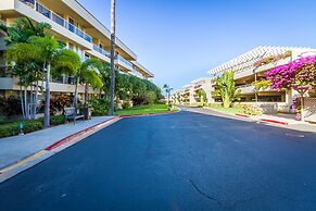 Stunning Modern Beachfront Resort Vistas