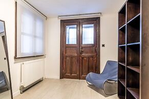 Convenient Flat w Garden 10 min to Galataport