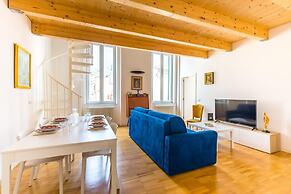 Nova Stylish House in Center